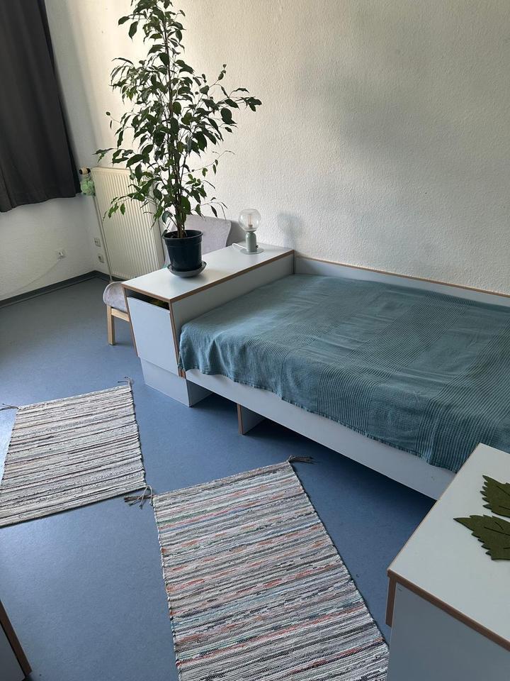 Studenten-WG ,Zimmer zur Zwischenmiete – 2 Monate 5. Sept – 3Nov