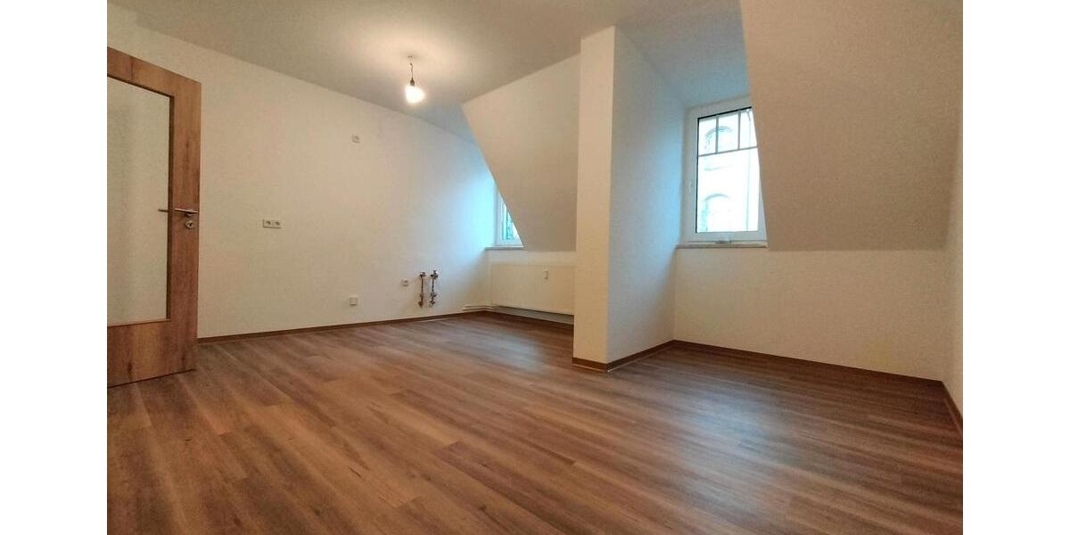 Dachgeschoßwohnung Crimmitschau - 2 Zimmer, 45 m&sup2;, 427&euro; | Angebot:24853459