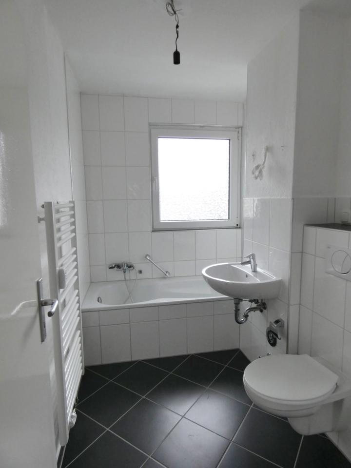 Modernisierte 3-Zi.-Whg. mit Balkon in angrenzender Nähe zu E-Haarzopf! zimmer