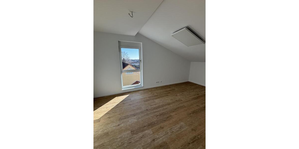 Dachgeschoßwohnung Barleben - 4 Zimmer, 111 m&sup2;, 1.557&euro; | Angebot:24866476