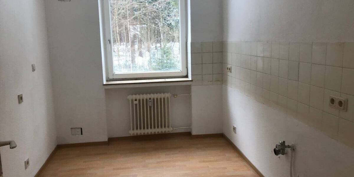 Idyllisch Wohnen am Waldrand - 4 Zimmer im 1. OG mit Wannenbad, sep. Gäste-WC & Loggia 4 zimmer