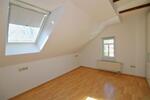 Ideal für Singles oder Paare: Attraktive Dachgeschosswohnung mit Stellplatz; auch Kauf möglich 2 zimmer