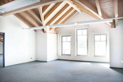 Büro in Burgkirchen 660 € 102 m² zimmer