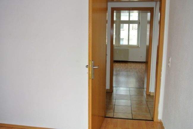 Im massiven beliebten Altbau werden Drei-Wohnungen zur Vermietung angeboten 3 zimmer