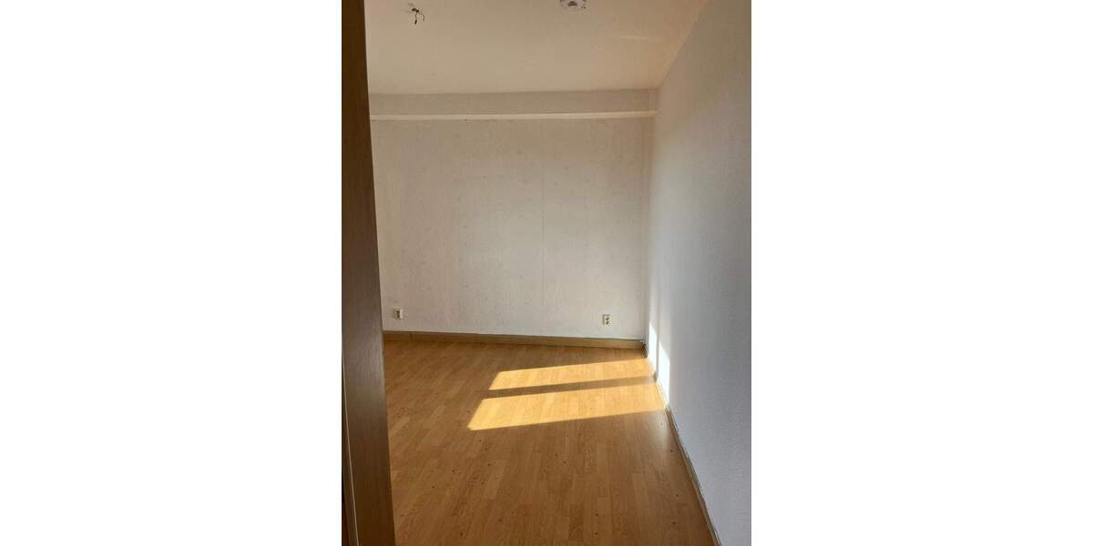 Etagenwohnung Pegau - 3 Zimmer, 115 m&sup2;, 695&euro; | Angebot:25736873