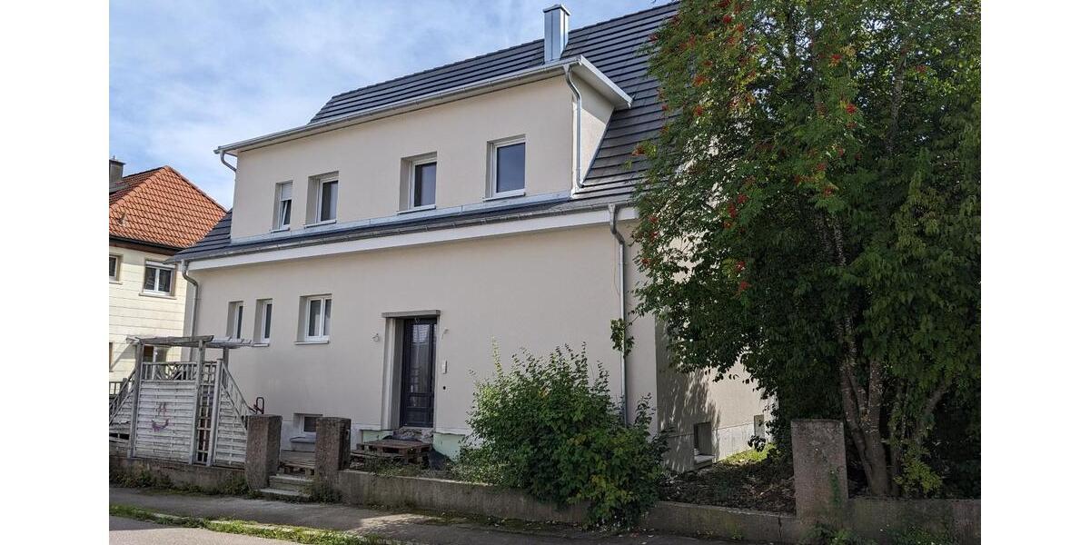 Dachgeschoßwohnung Trossingen - 4.5 Zimmer, 111 m&sup2;, 333&euro; | Angebot:25329957