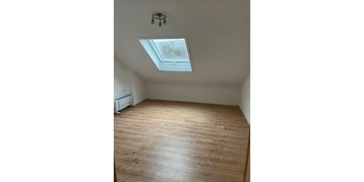 Dachgeschoßwohnung Remshalden - 3 Zimmer, 80 m&sup2;, 1.030&euro; | Angebot:26417226