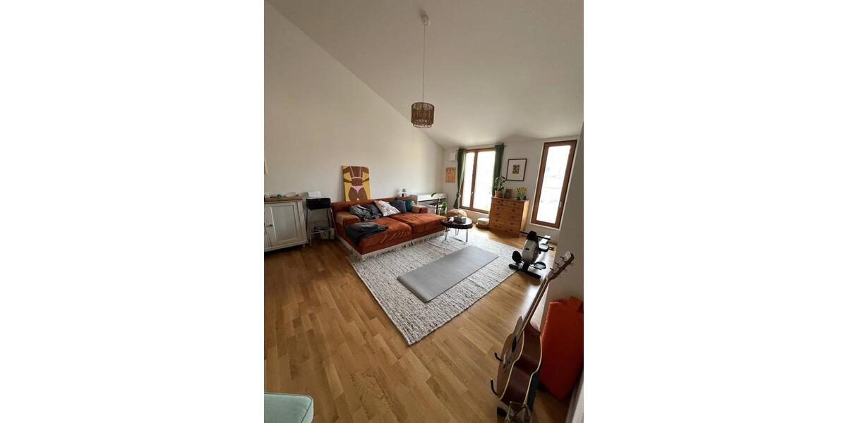 Luftiges WG-Zimmer in riesiger lichtdurchfluteter Wohnung zimmer