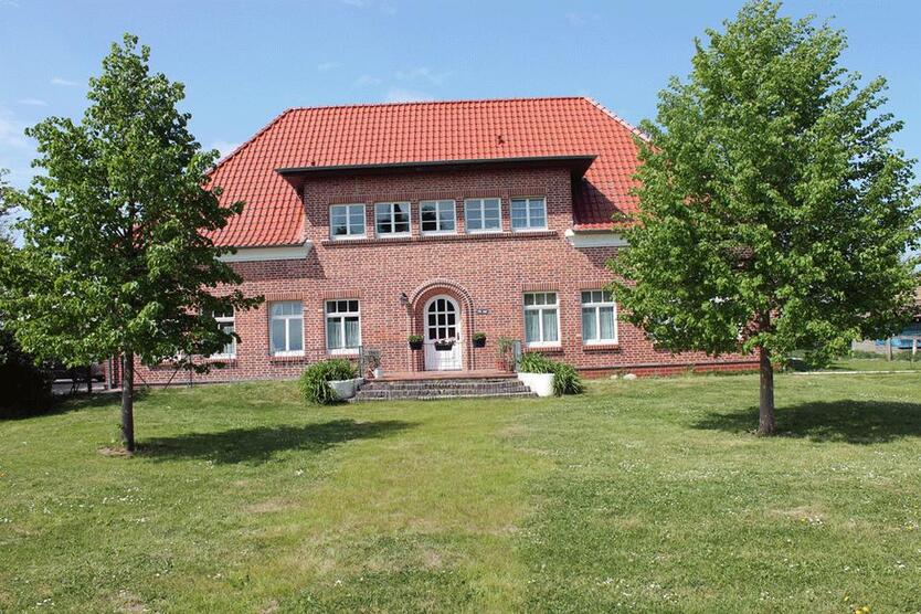 Große, helle 2 12 Zimmer Wohnung zu vermieten