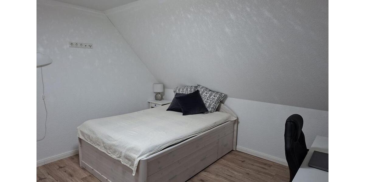 Dachgeschoßwohnung Barlt - 3 Zimmer, 80 m&sup2;, 1.150&euro; | Angebot:24764032