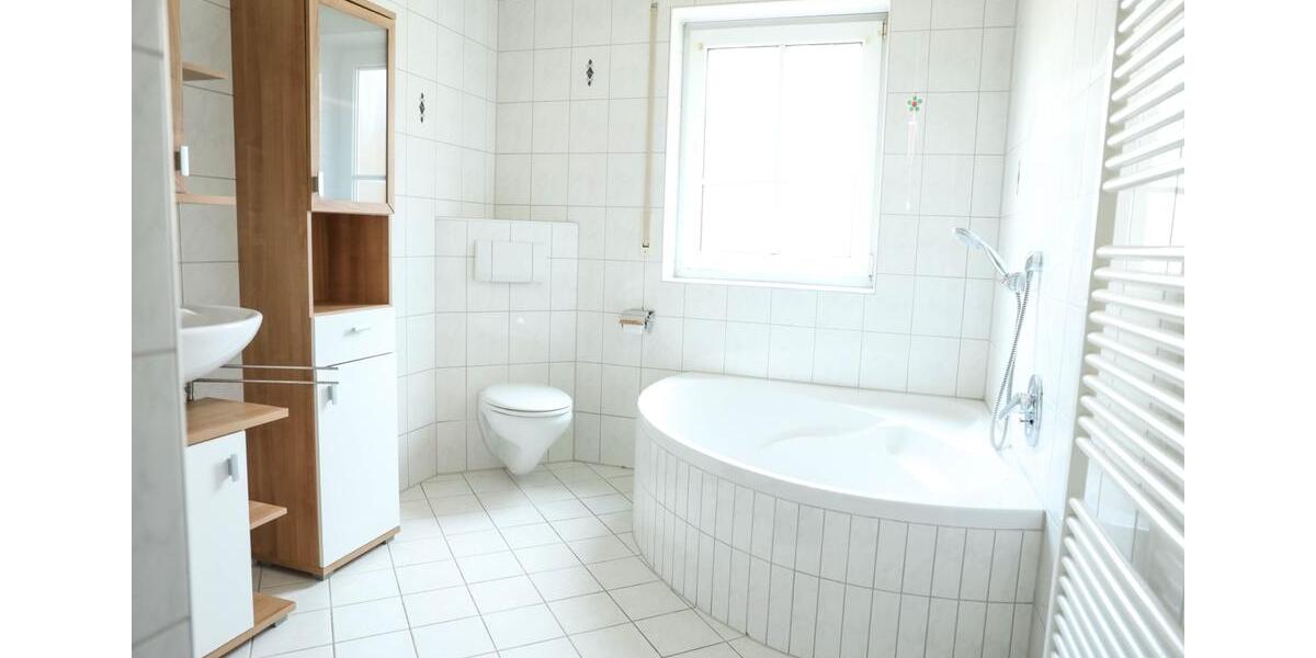 Dachgeschoßwohnung Amberg - 3 Zimmer, 138 m&sup2;, 1.400&euro; | Angebot:24619177