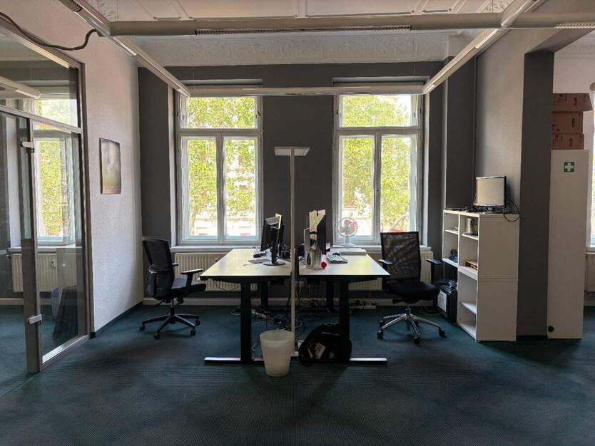 Attraktive Schreibtischplätze und ansprechender Büroraum - All-in-Miete zimmer