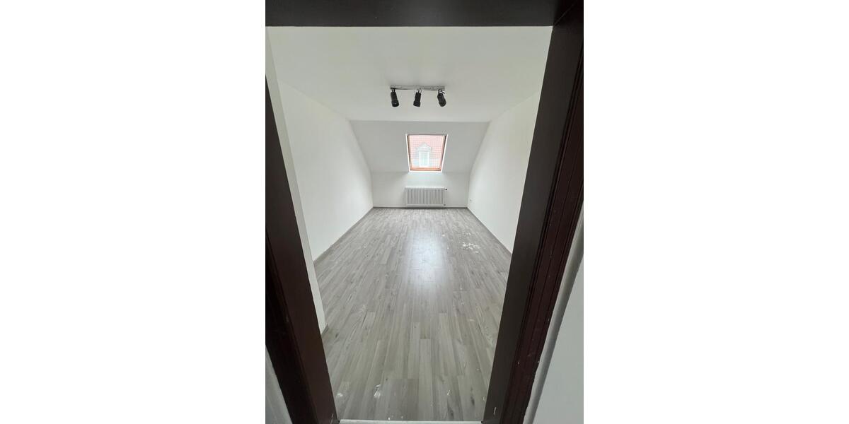 Dachgeschoßwohnung Kaiserslautern Betzenberg - 4 Zimmer, 100 m&sup2;, 950&euro; | Angebot:25313088