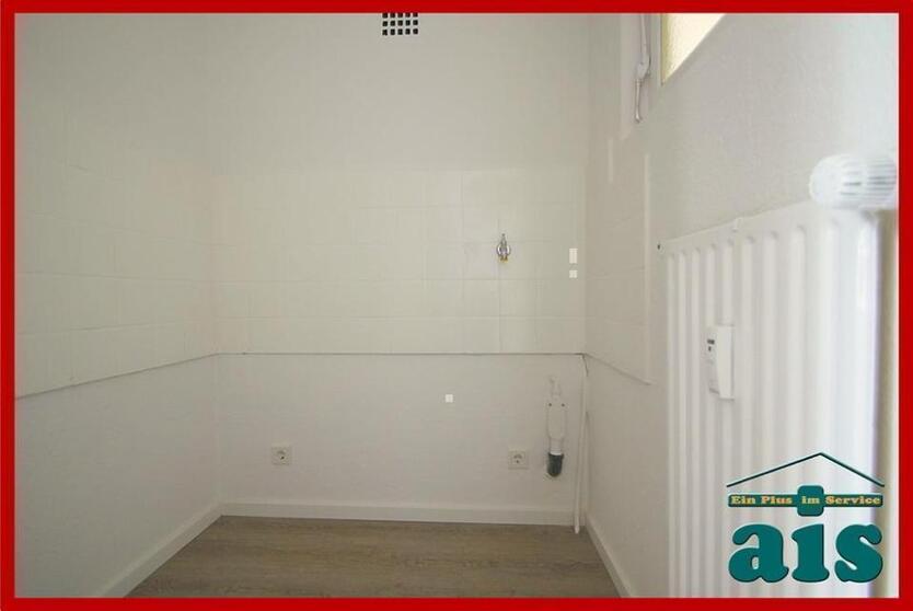 ais GmbH bietet an: 3 Zimmer Wohnung mit Balkon und Einbauküche!