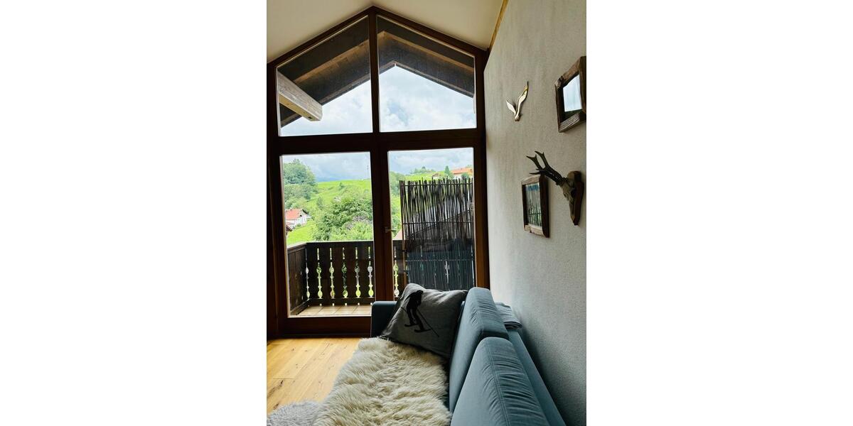 Dachgeschoßwohnung Siegsdorf - 3 Zimmer, 68 m&sup2;, 1.440&euro; | Angebot:26285822