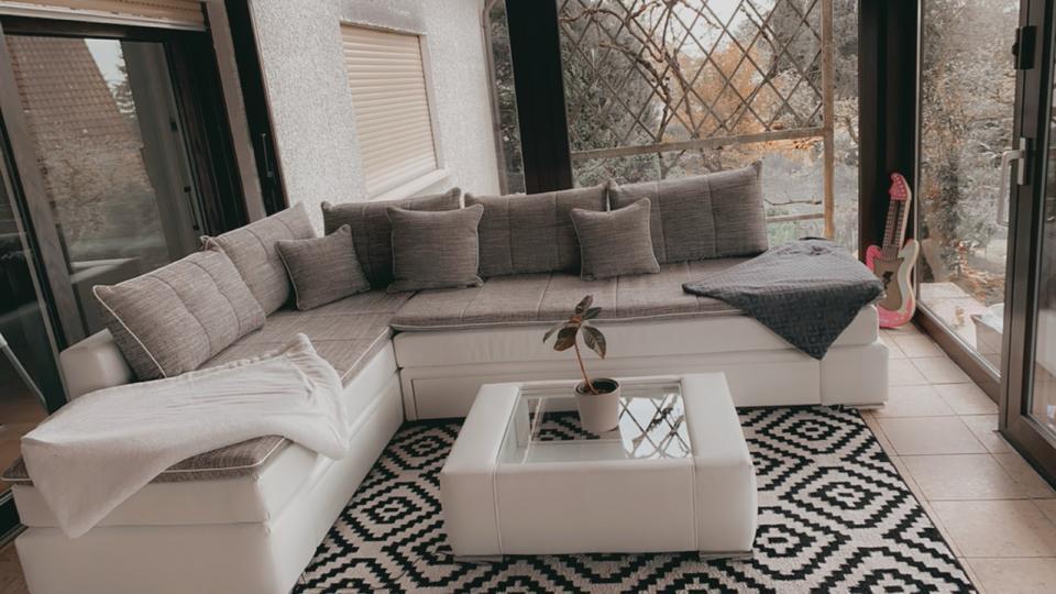6-Zimmer-Wohnung mit Garten und Wintergarten zu vermieten