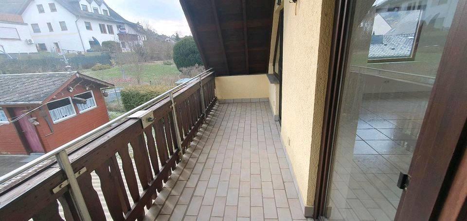 Dachgeschoßwohnung Dieblich - 3 Zimmer, 120 m&sup2;, 700&euro; | Angebot:26048656