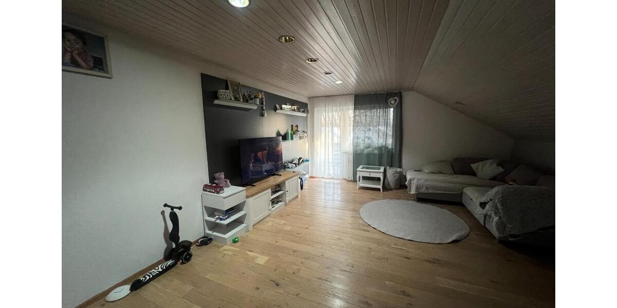 Gemütliche 3‑Zimmer-Dachgeschosswohnung – 98 m² – ab März 3 zimmer