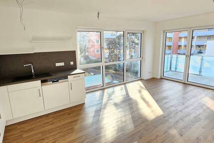 Einziehen und Aufleben - Exklusive Wohnung 3 Zimmer Wohnung mit Einbauküche und Balkon am Hochweg