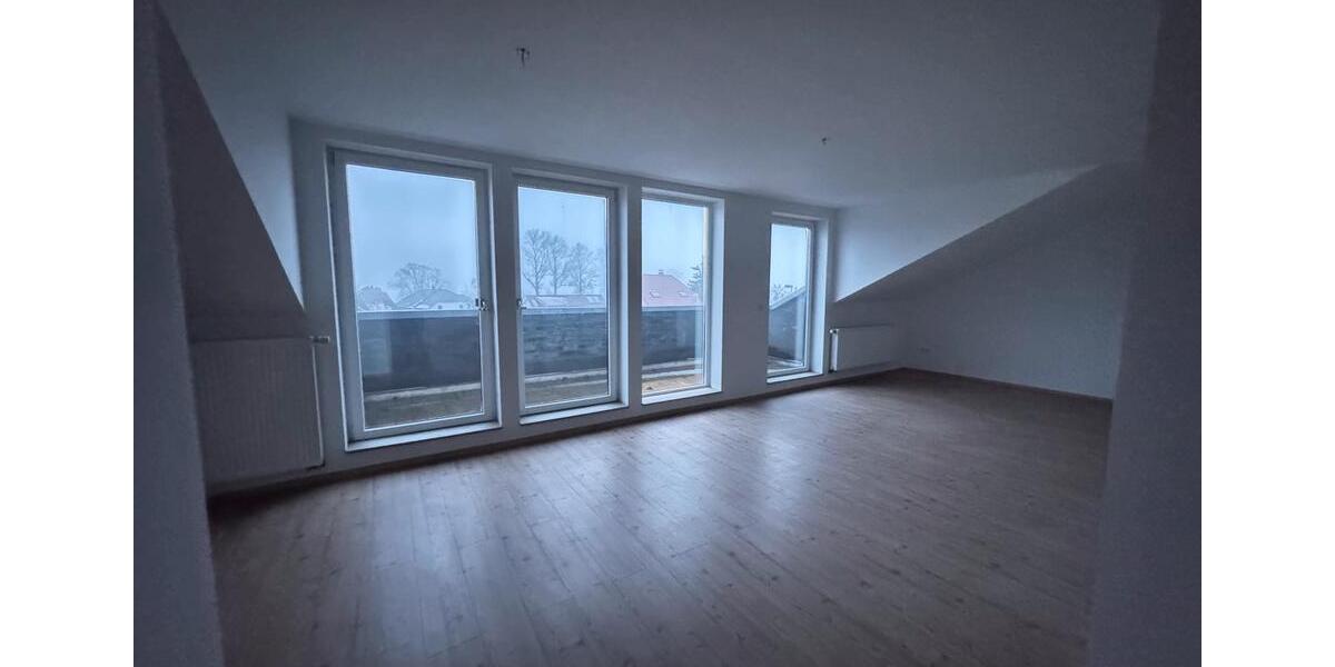 Dachgeschoßwohnung Coburg - 3 Zimmer, 80 m&sup2;, 650&euro; | Angebot:26039143