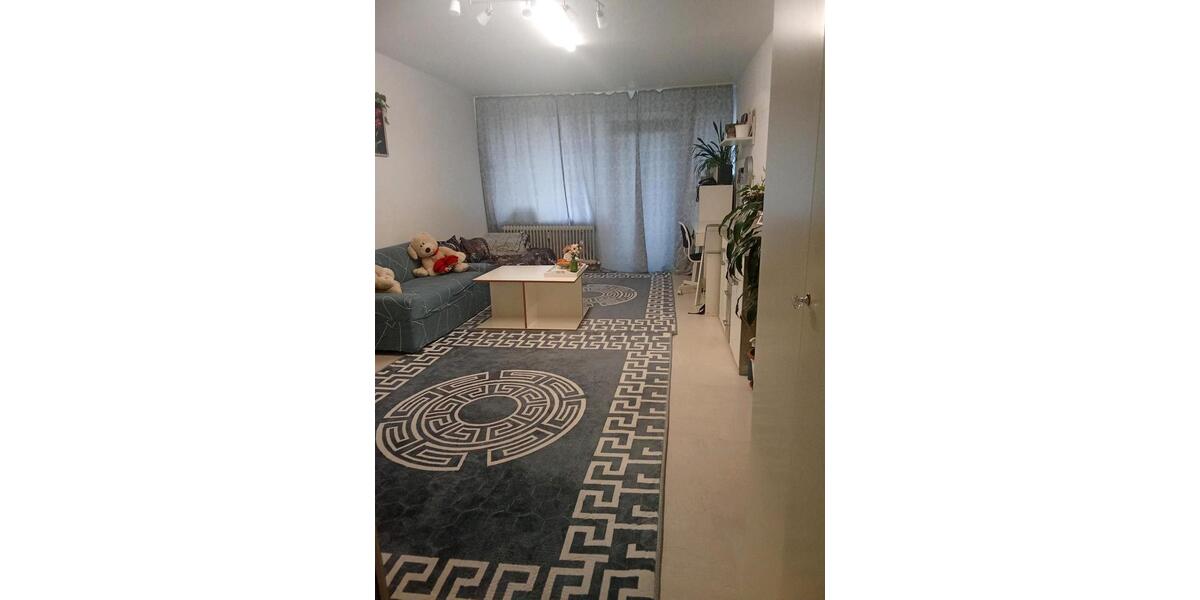 Großes WG-Zimmer (ca. 30 m²) mit Balkonzugang in 3er-Frauen-WG 1 zimmer