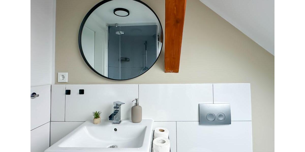 Dachgeschoßwohnung Remscheid Lüttringhausen - 2 Zimmer, 65 m&sup2;, 1.300&euro; | Angebot:24475277