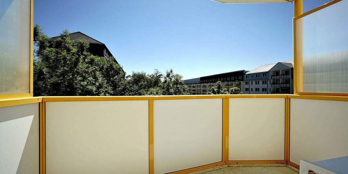 großzügige Balkonwohnung mit Aussicht, Spielplatz und Einkaufsmöglichkeiten vor Ort 3 zimmer