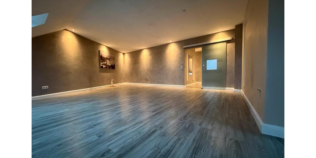 Dachgeschoßwohnung Schweinfurt Haardt - 3.5 Zimmer, 89 m&sup2;, 1.100&euro; | Angebot:26110048