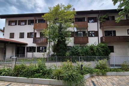 Wohnung vollmöbliert 2-Zimmer mit TG in bester Lage zimmer