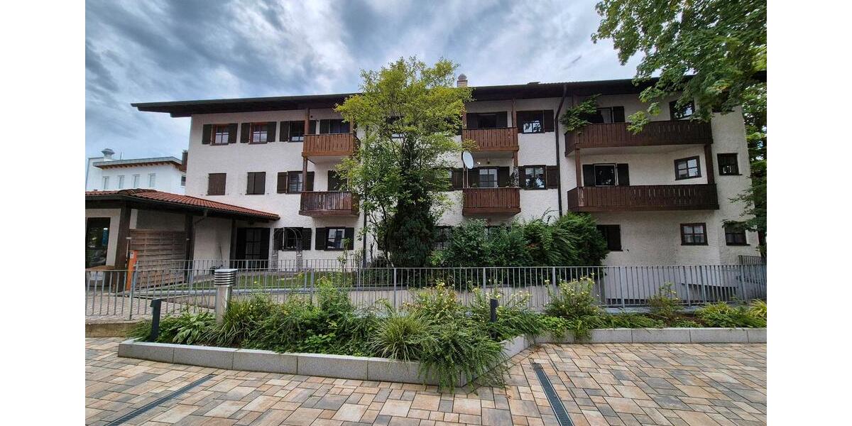 Wohnung vollmöbliert 2-Zimmer mit TG in bester Lage zimmer