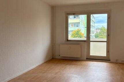 2-Raum-Wohnung mit Balkon in Roßlau zimmer
