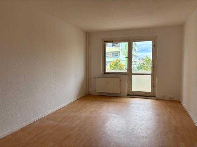 2-Raum-Wohnung mit Balkon in Roßlau zimmer