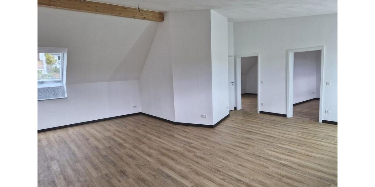 Dachgeschoßwohnung Alsfeld - 3.5 Zimmer, 105 m&sup2;, 1.207&euro; | Angebot:23273135