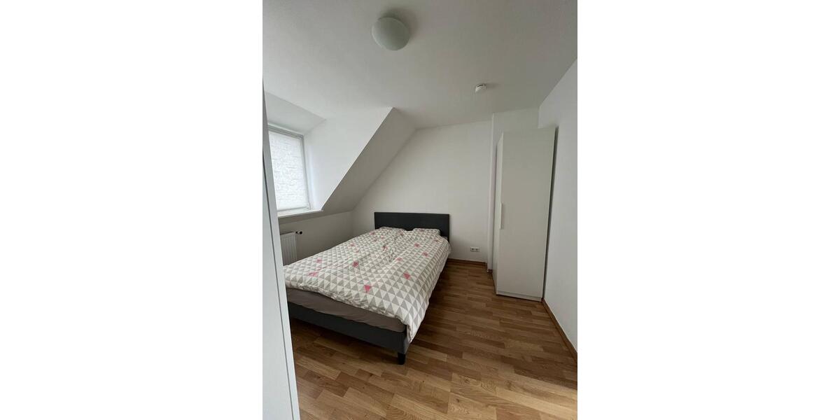 Dachgeschoßwohnung Wiesbaden Biebrich - 2 Zimmer, 60 m&sup2;, 850&euro; | Angebot:25971717