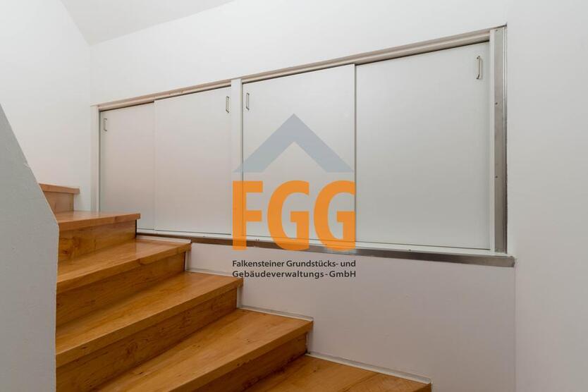 Große 4-R-Wohnung im Dachgeschoß zimmer