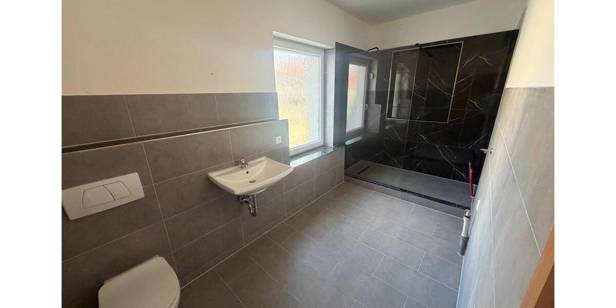 Erdgeschoßwohnung Eime - 5 Zimmer, 90 m&sup2;, 700&euro; | Angebot:25991382