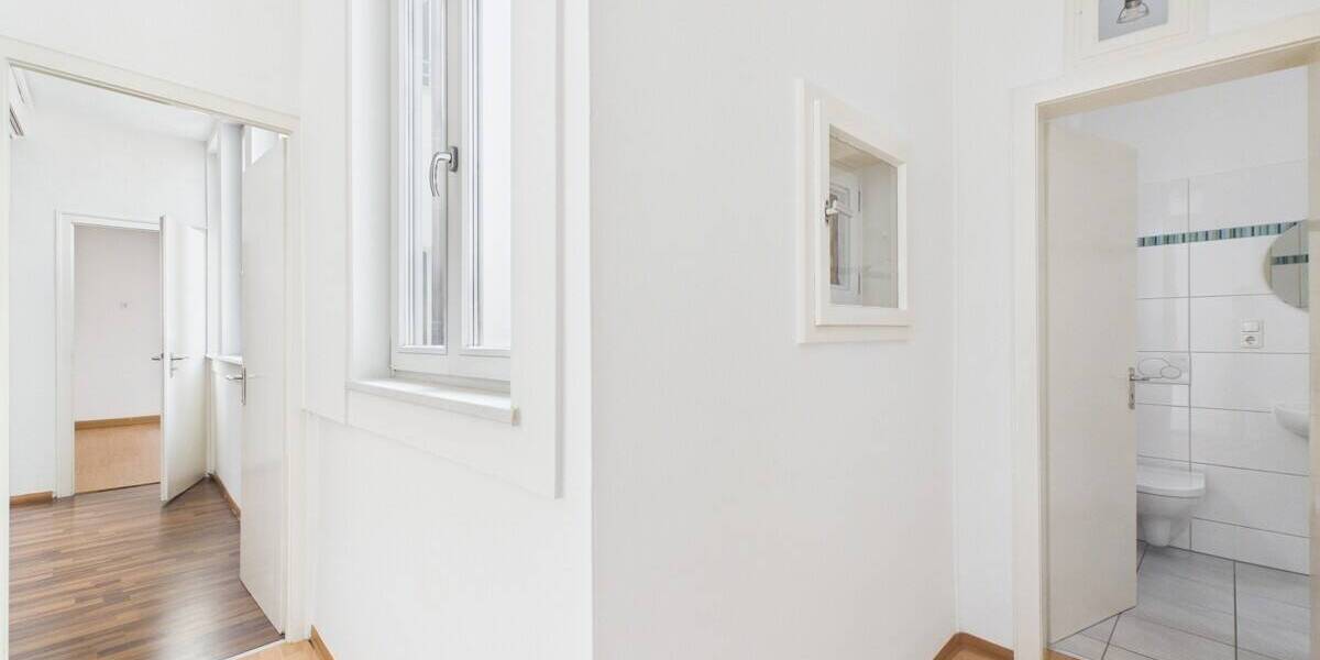 Etagenwohnung Regensburg Innenstadt - 3 Zimmer, 130 m&sup2;, 1.100&euro; | Angebot:26733550