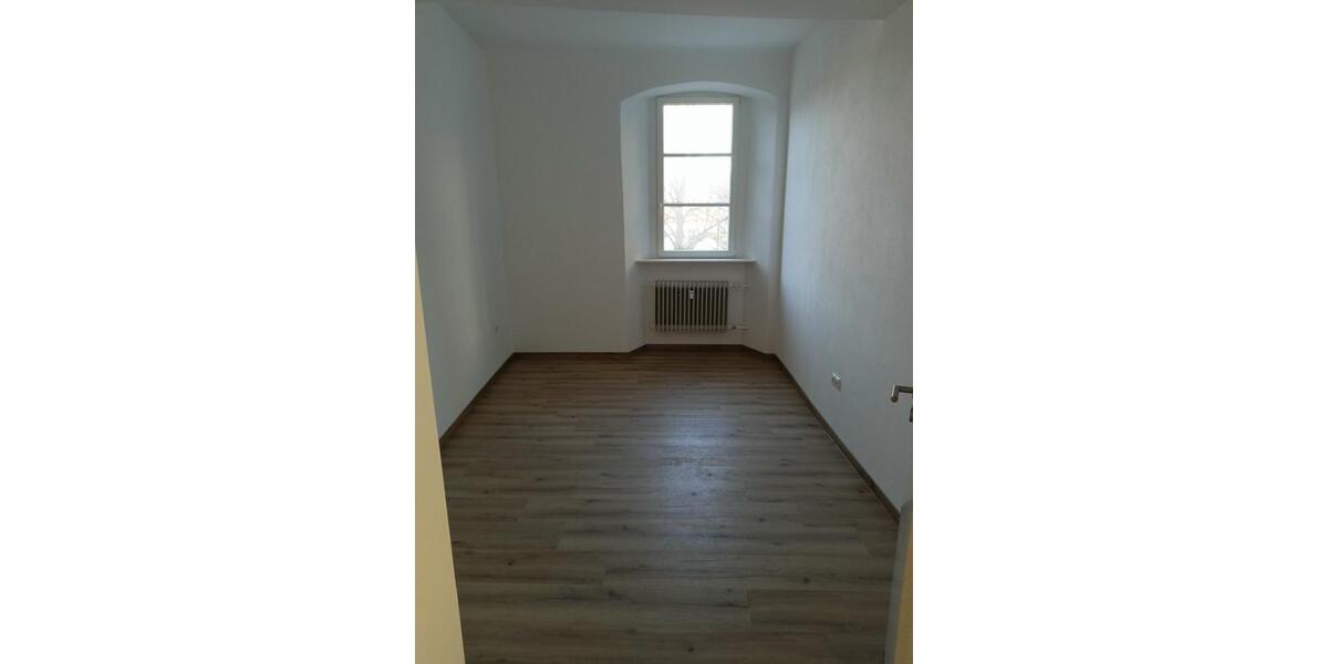 Etagenwohnung Bad Königshofen im Grabfeld - 4 Zimmer, 93 m&sup2;, 740&euro; | Angebot:25807330