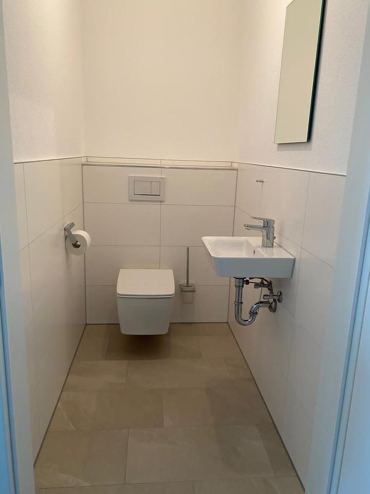 3-Zi. DG-Wohnung mit Küche, Balkon & 2xTG in Brochenzell