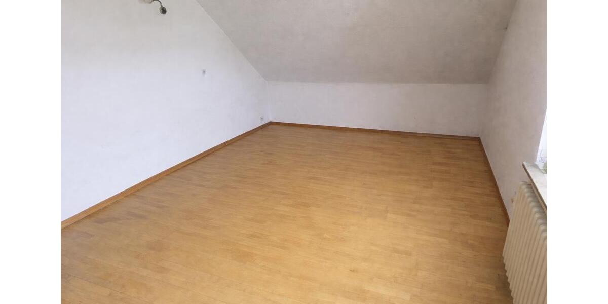 Dachgeschoßwohnung Hermeskeil - 3 Zimmer, 110 m&sup2;, 700&euro; | Angebot:26023348