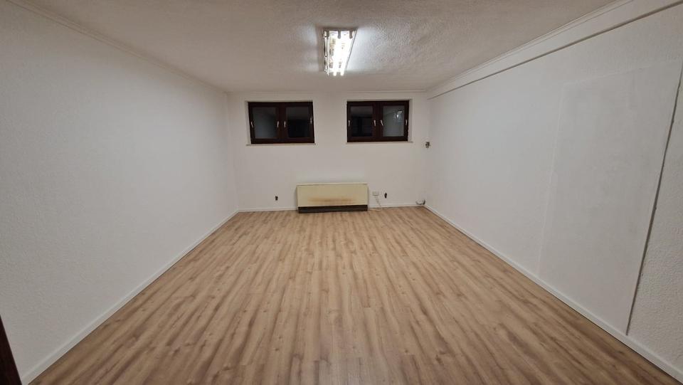 Hobby- Lagerraum: hell, geräumig, beheizt zimmer