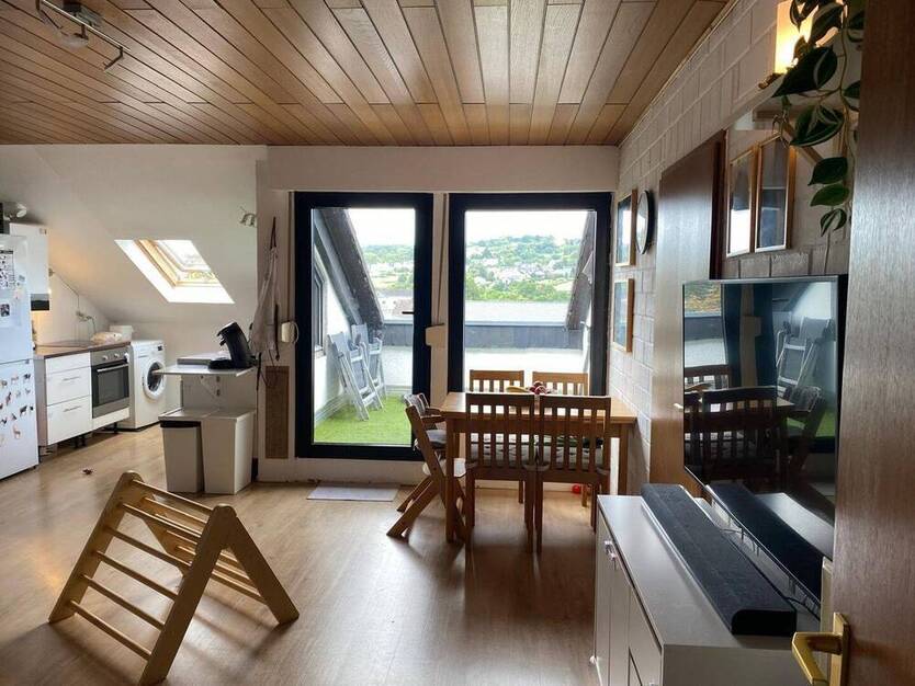 schöne drei Zimmer Wohnung mit Balkon und EBK