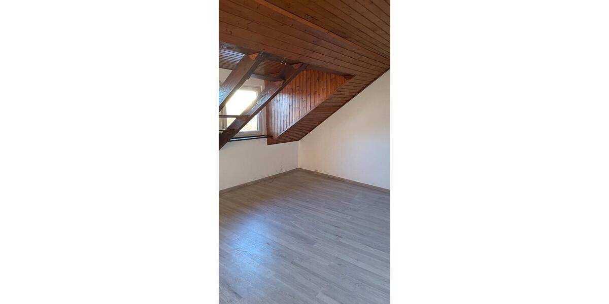 Dachgeschoßwohnung Saarwellingen - 2 Zimmer, 54 m&sup2;, 400&euro; | Angebot:25971128