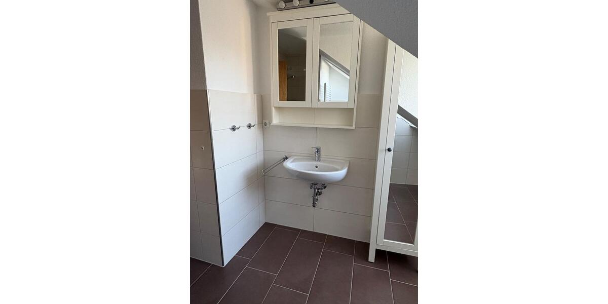 Dachgeschoßwohnung Lehrte - 3 Zimmer, 75 m&sup2;, 600&euro; | Angebot:26533833
