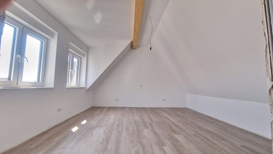 Dachgeschoßwohnung Weinheim - 3 Zimmer, 104 m&sup2;, 1.200&euro; | Angebot:25637931