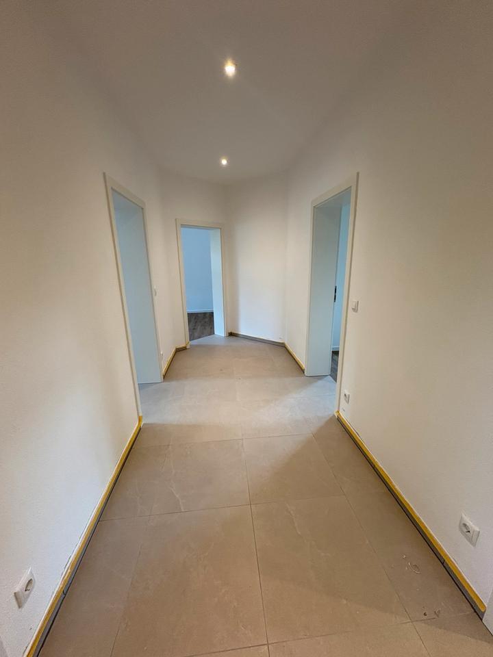 Kernsanierte 3 ZKB zimmer