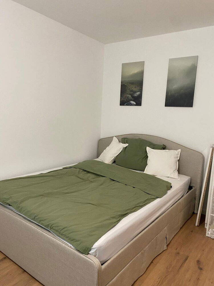 möbliertes WG-Zimmer in 3er-Wohngemeinschaft, mit Garten