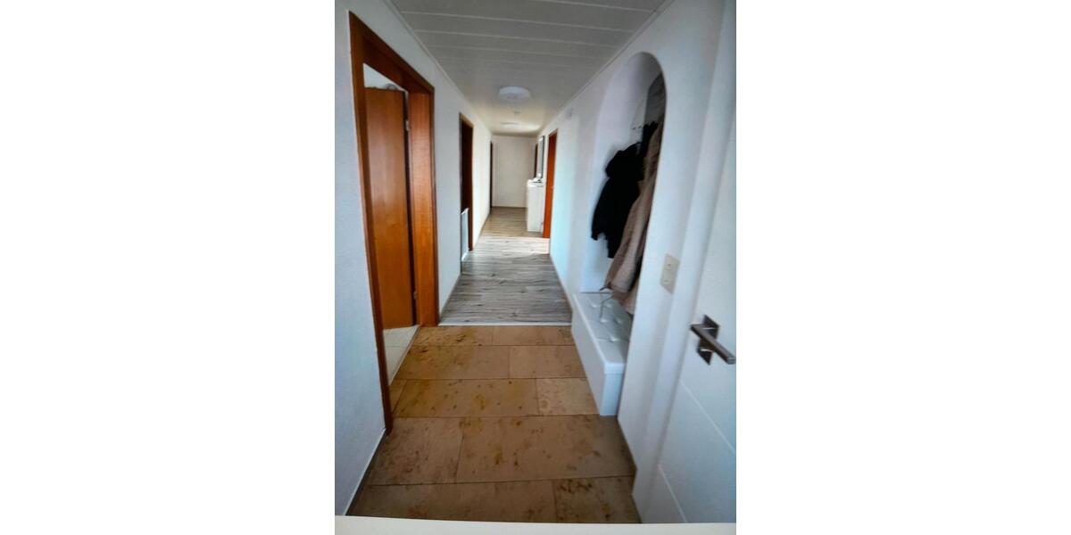 Dachgeschoßwohnung Unterschneidheim - 3 Zimmer, 90 m&sup2;, 890&euro; | Angebot:25256432