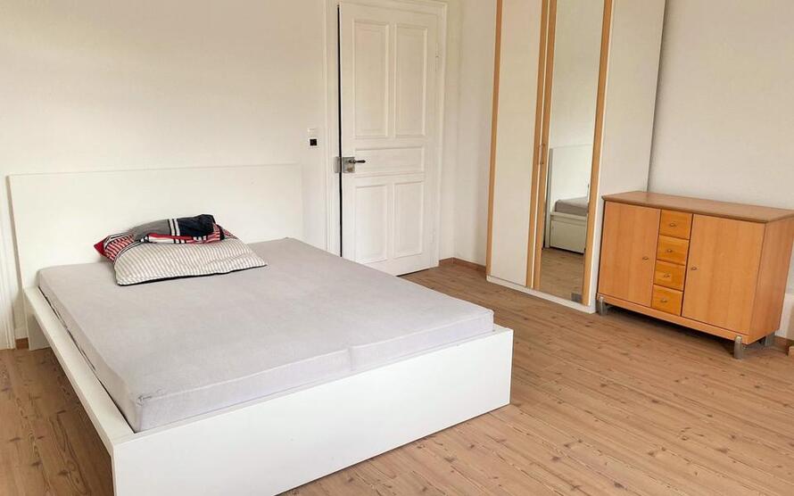 grosses Zimmer mit Internet, Gästeküche, EtagenDuscheWc, Waschmaschine