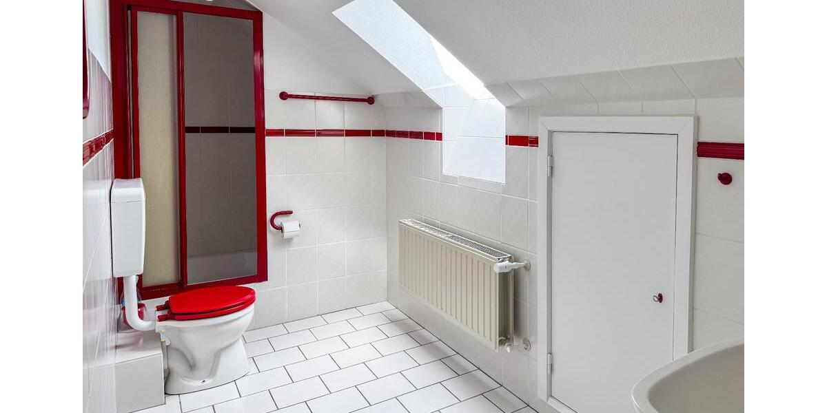 Einfamilienhaus Heide - 7 Zimmer, 199 m&sup2;, 2.200&euro; | Angebot:26340952